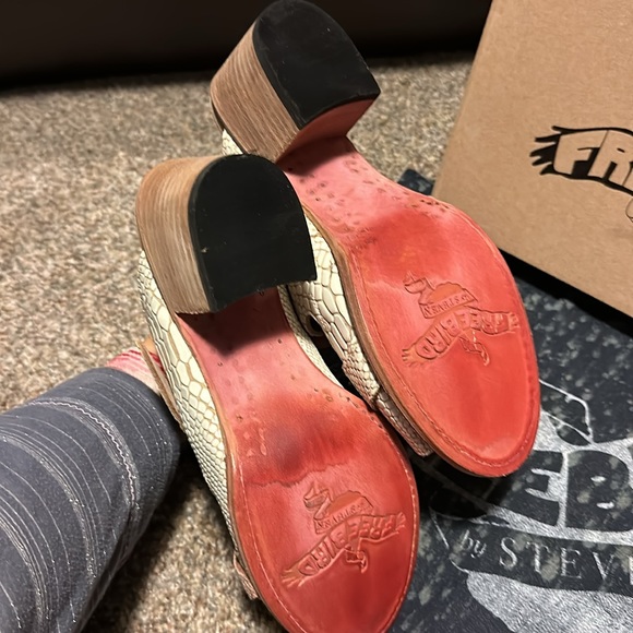 Freebird by Stephen size 9, caprice, white snake sandals. - Picture 3 of 4